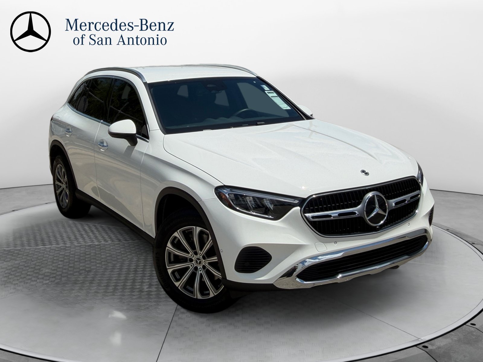 2026 Mercedes-Benz GLC GLC 300's photo