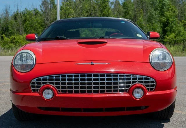 Used 2004 Red Ford Base image 3