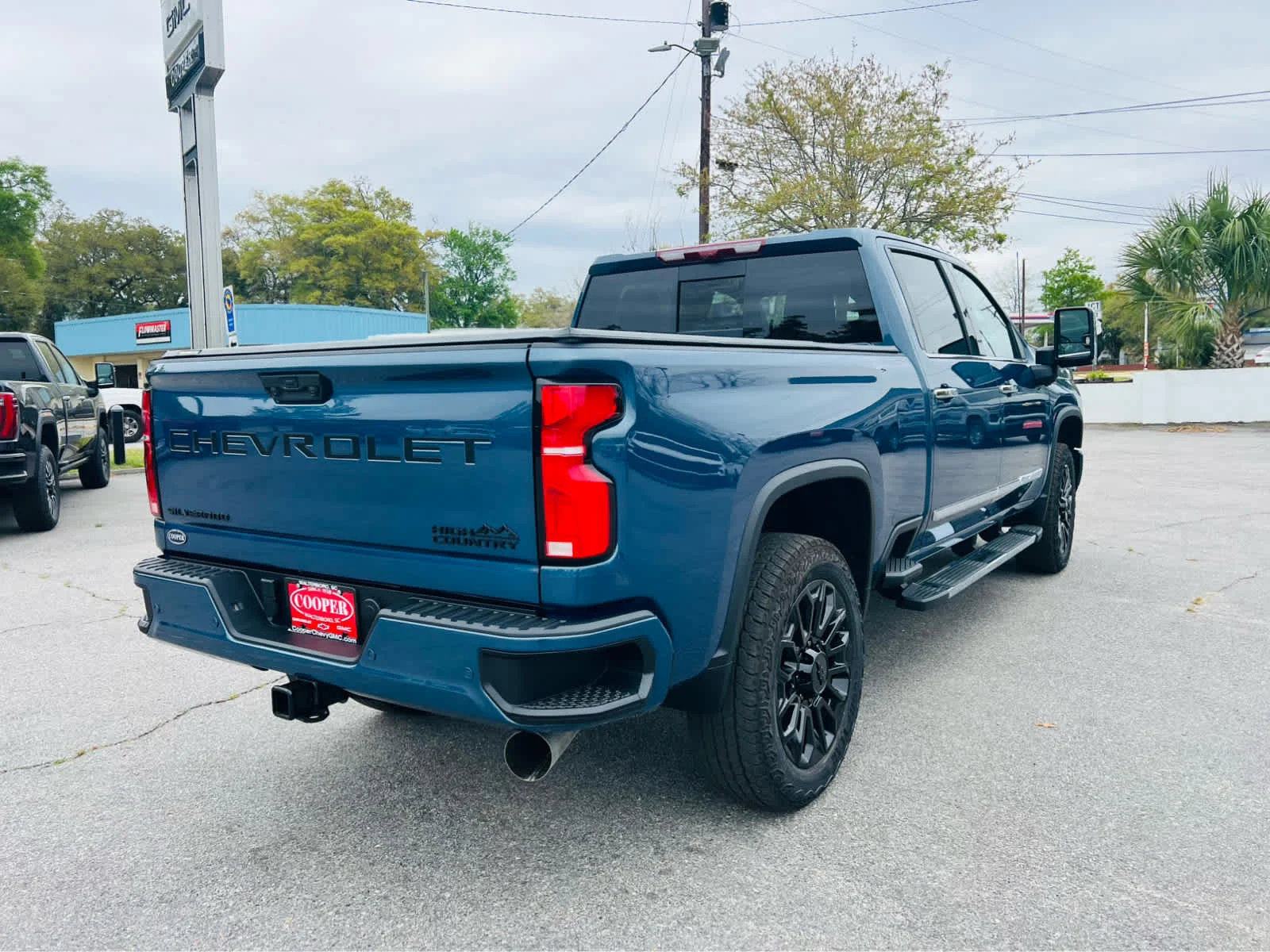 New 2026 Lakeshore Blue Metallic Chevrolet High Country image 3