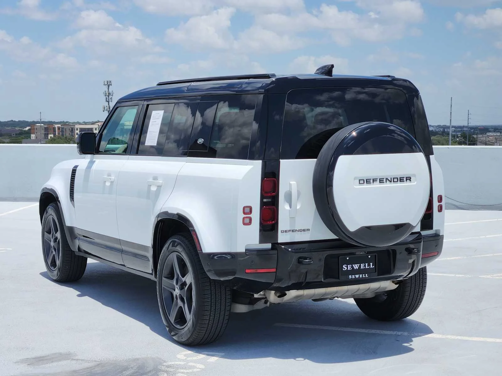 Certified Used 2024 FUJI WHITE Land Rover X-Dynamic SE image 5