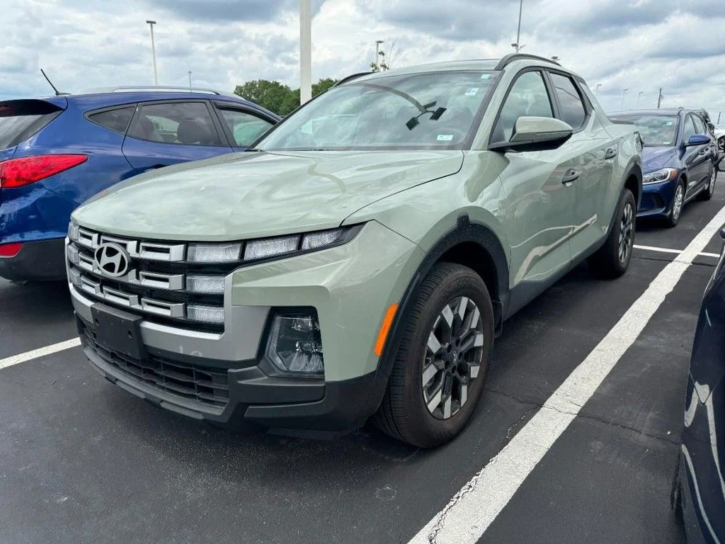 Used 2025 Green Hyundai SEL image 3