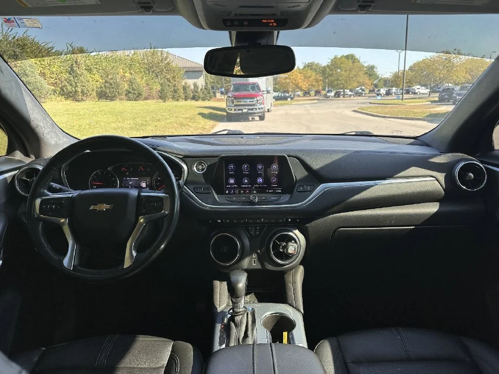 Used 2022 Blue Chevrolet LT image 4