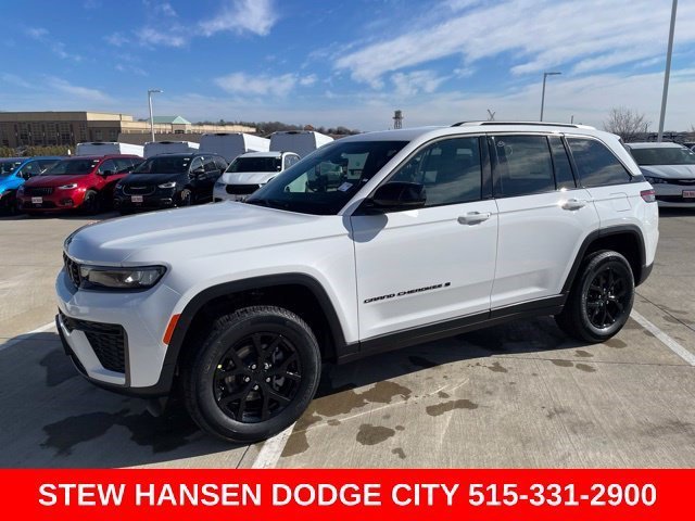 2026 Jeep Grand Cherokee Laredo Altitude