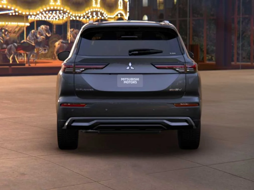 New 2026 Graphite Gray Mitsubishi SEL image 4