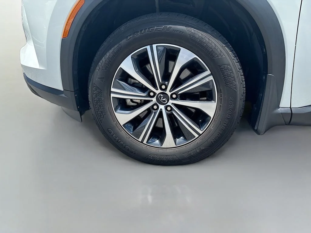 Used 2024 White INFINITI PURE image 13