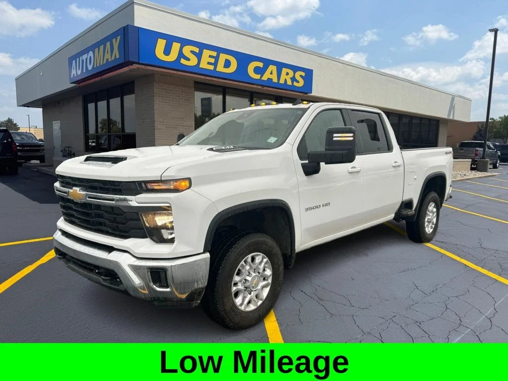2024 Chevrolet Silverado HD LT 4WD Crew Cab Standard Box SRW's photo
