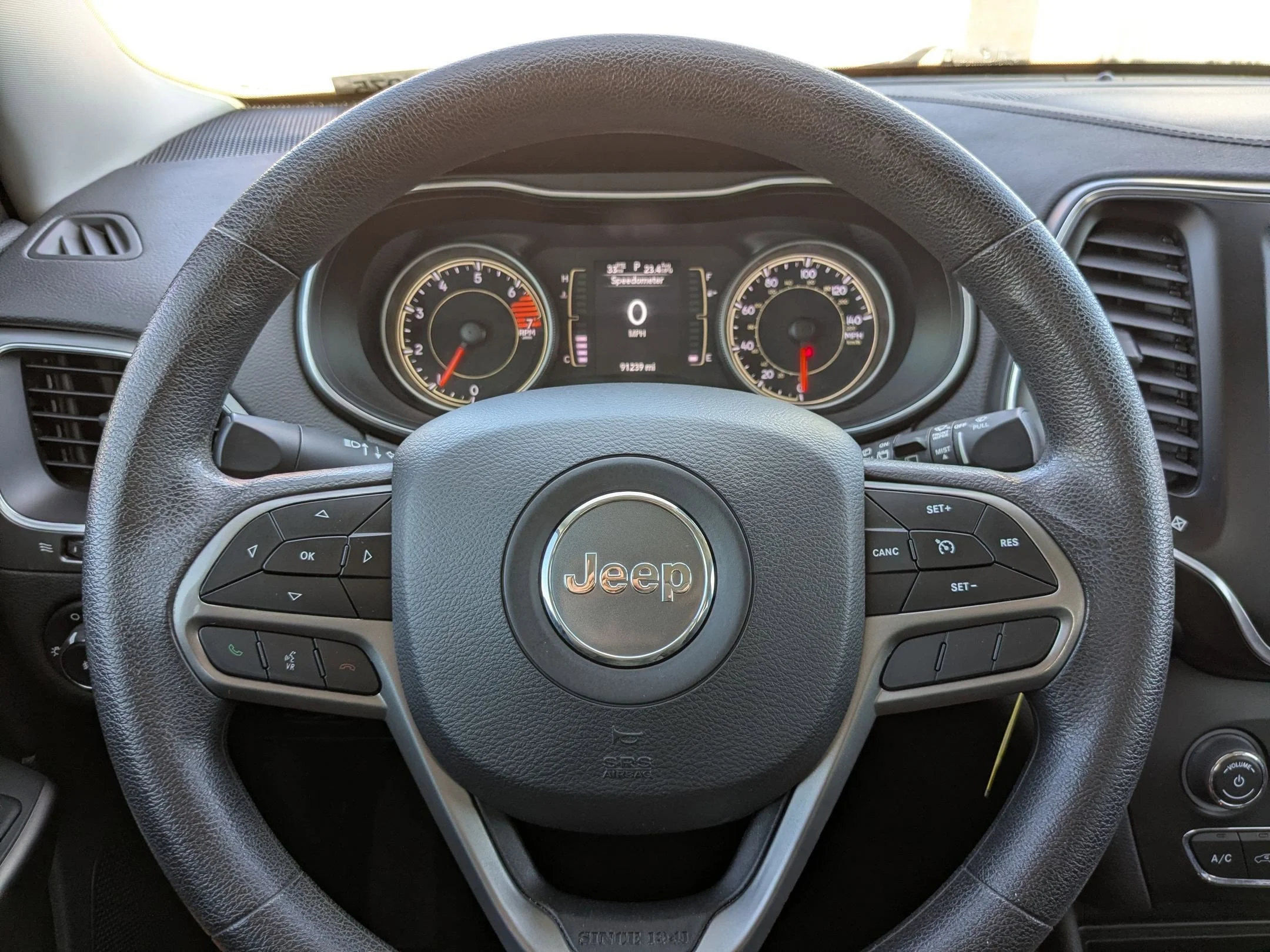 Used 2019 Diamond Black Crystal Pearlcoat Jeep Latitude image 15