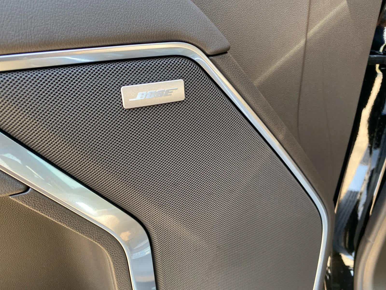 New 2026 Onyx Black GMC SLT image 9