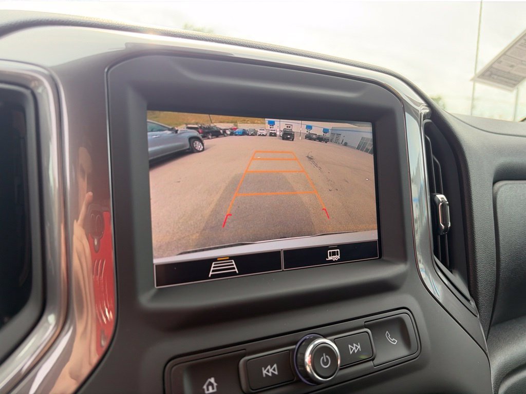 Used 2024 White Chevrolet Custom image 31