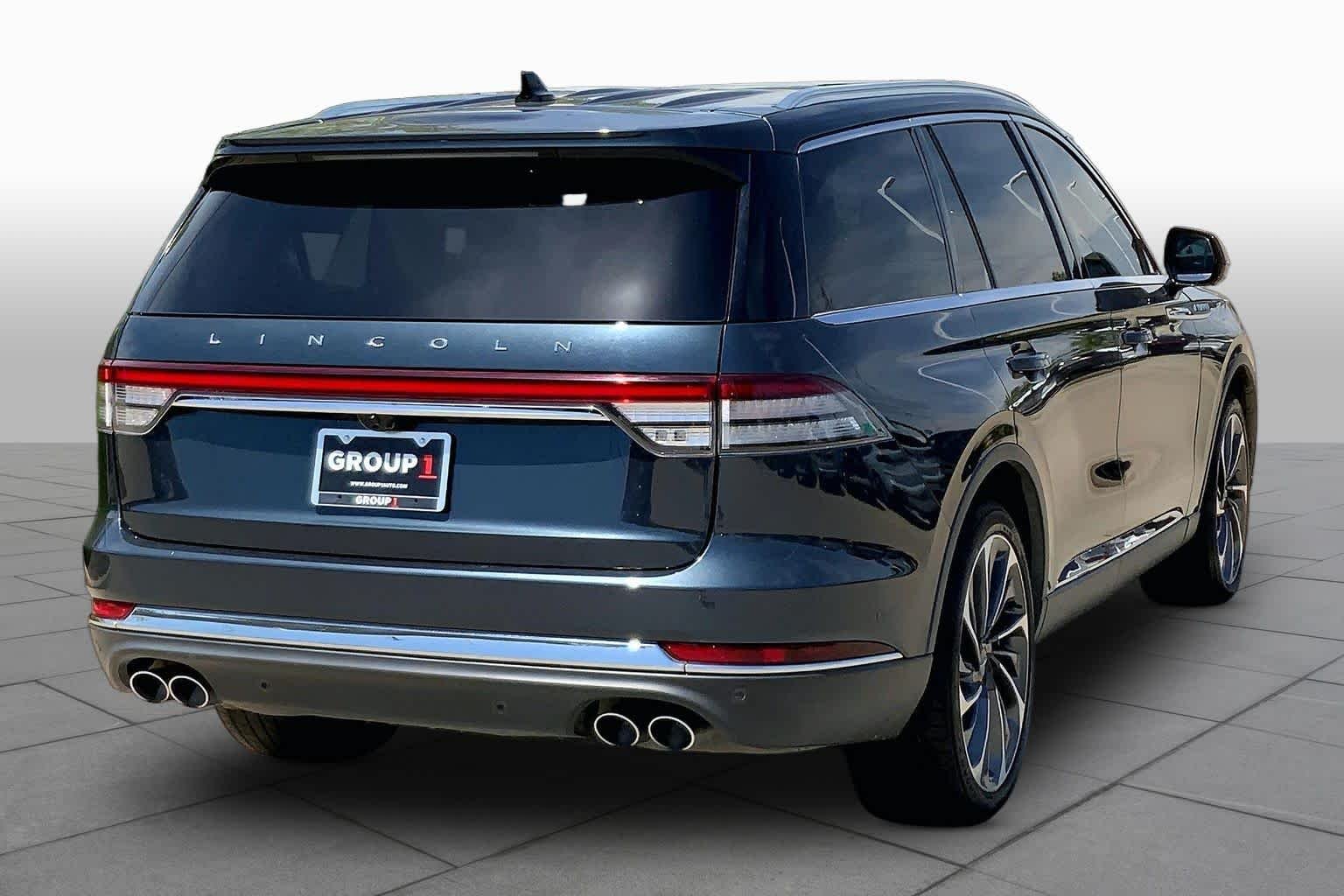 Used 2022 Flight Blue Metallic Clearcoat Lincoln Reserve image 12