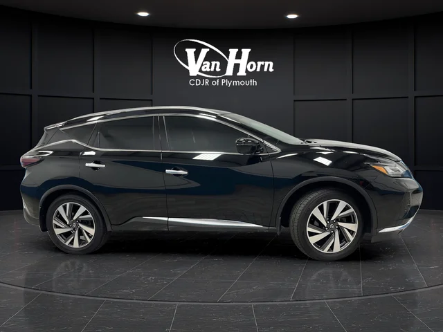 Used 2020 Super Black Metallic Nissan Platinum image 8