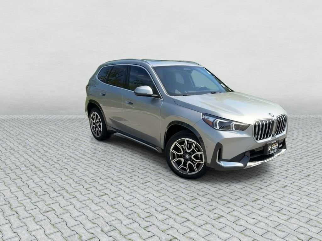 Used 2025 Silver BMW xDrive28i image 2