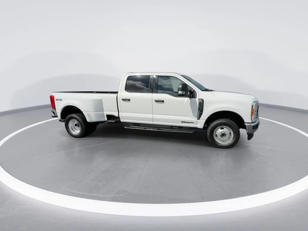 Used 2024 White Ford XLT image 2