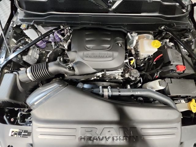 New 2026 Diamond Black Crystal Pearl-Coat Exterior Paint RAM Tradesman image 20