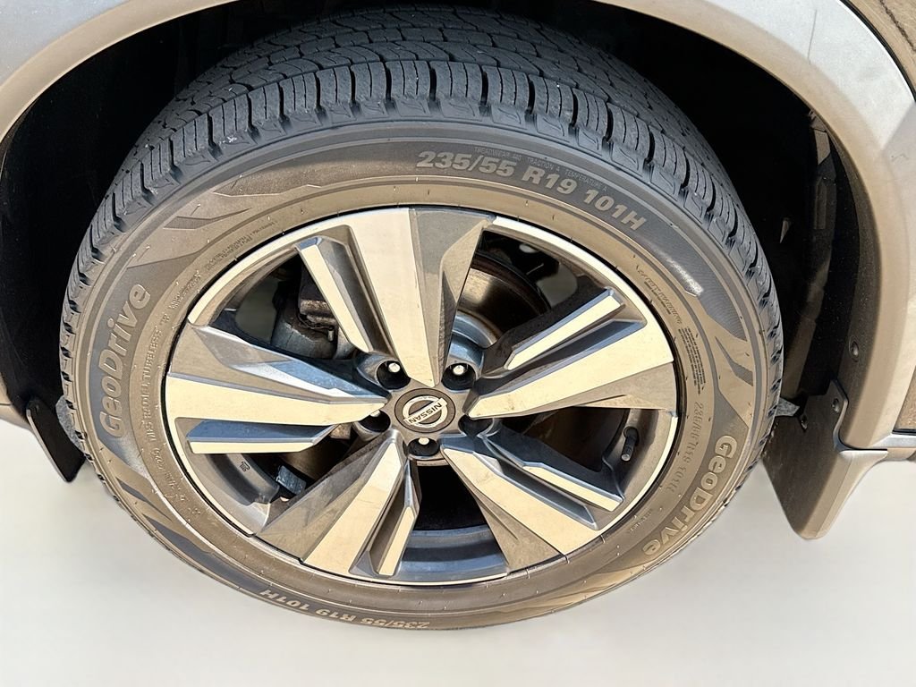 Used 2021 Super Black Nissan Platinum image 32