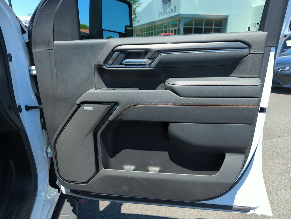 Used 2025 White GMC AT4 image 34