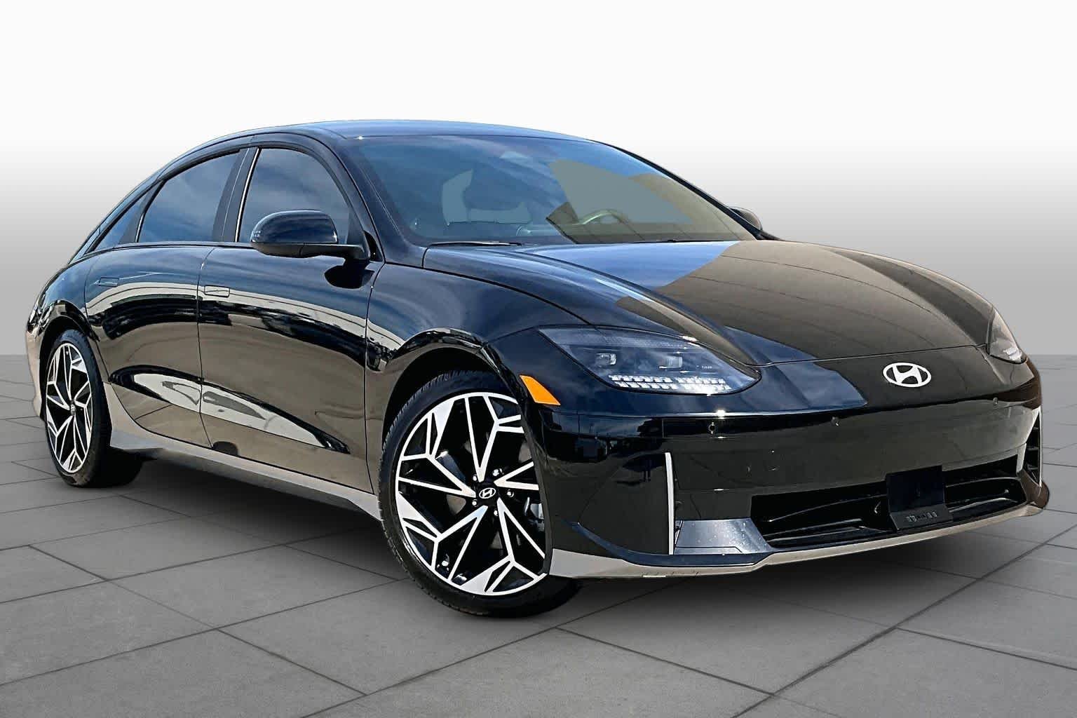 Used 2023 Onyx Black Hyundai SEL image 2