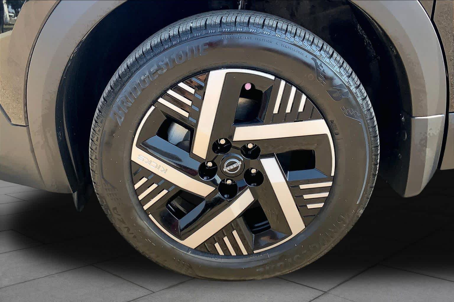 Used 2025 Super Black Nissan SV image 11