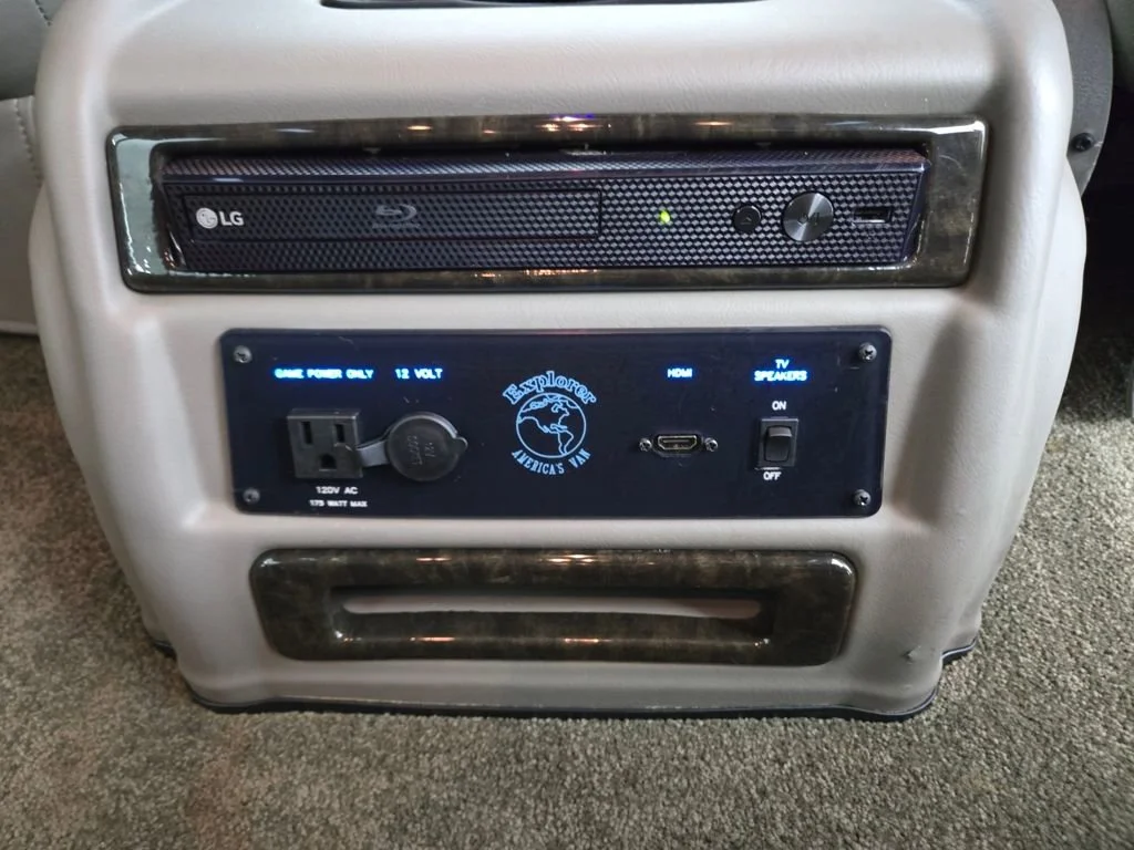 2023 GMC Savana Cargo Work Van - Photo 35