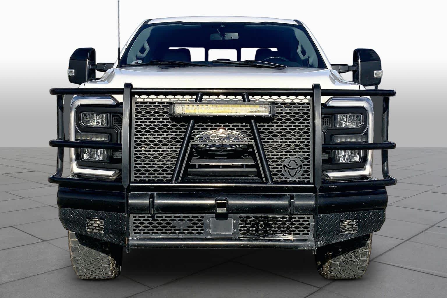 Used 2024 Star White Metallic Tri-Coat Ford F-250 Pickup LARIAT image 4