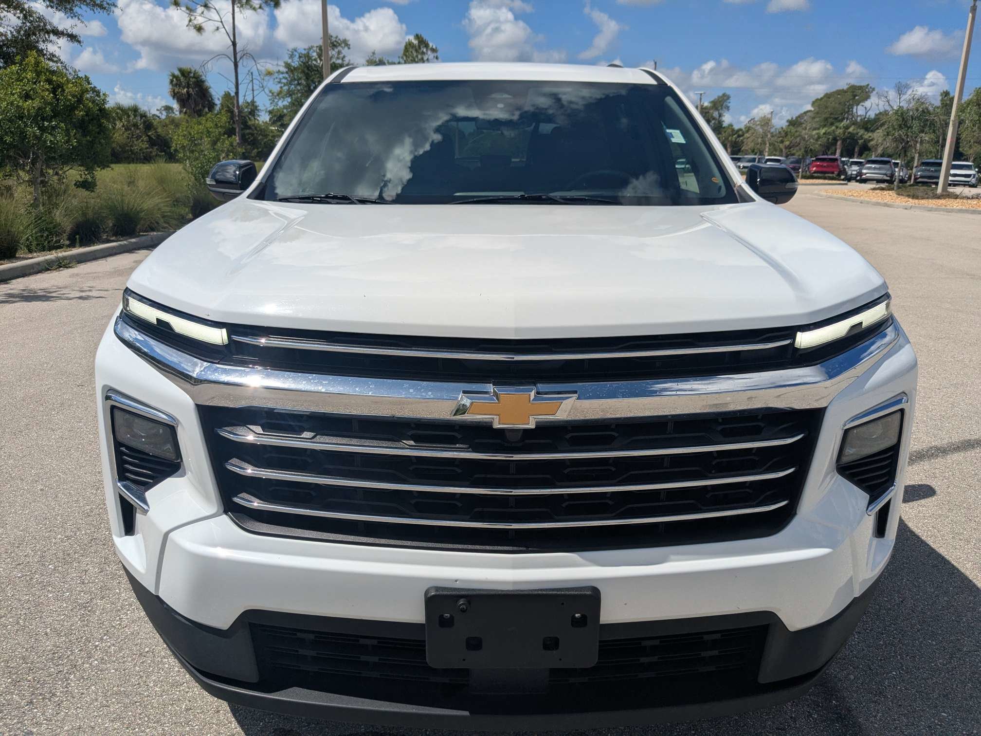 Used 2025 Summit White Chevrolet FWD LT image 3