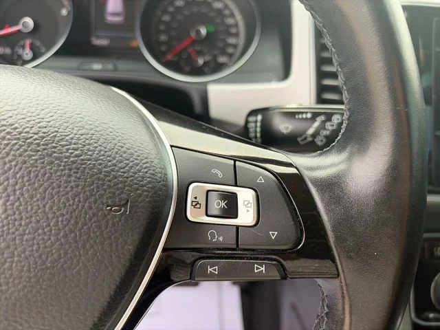 Used 2018  Volkswagen SEL image 14