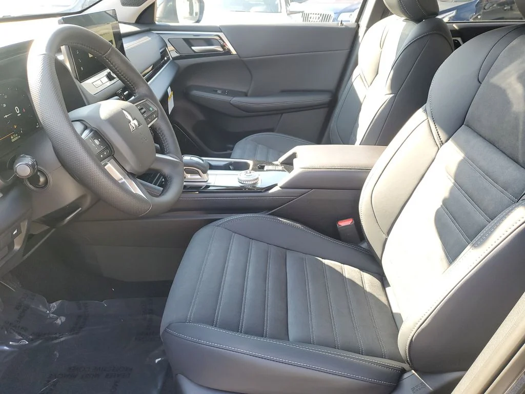2026 Mitsubishi Outlander SE - Photo 18