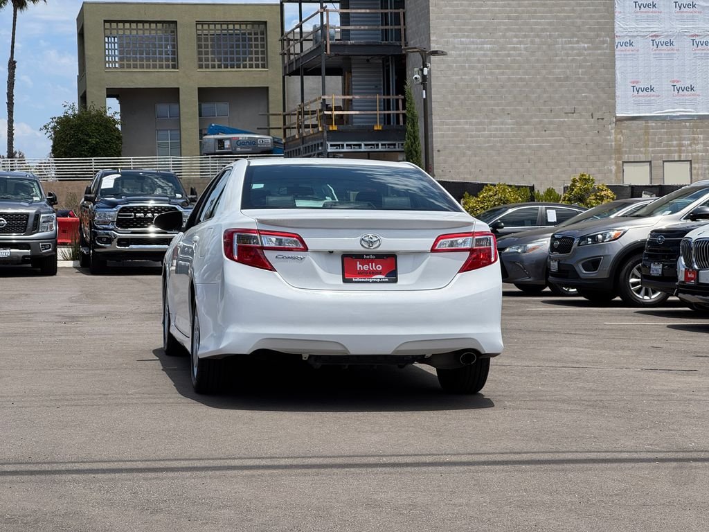 Used 2014 White Toyota SE image 33