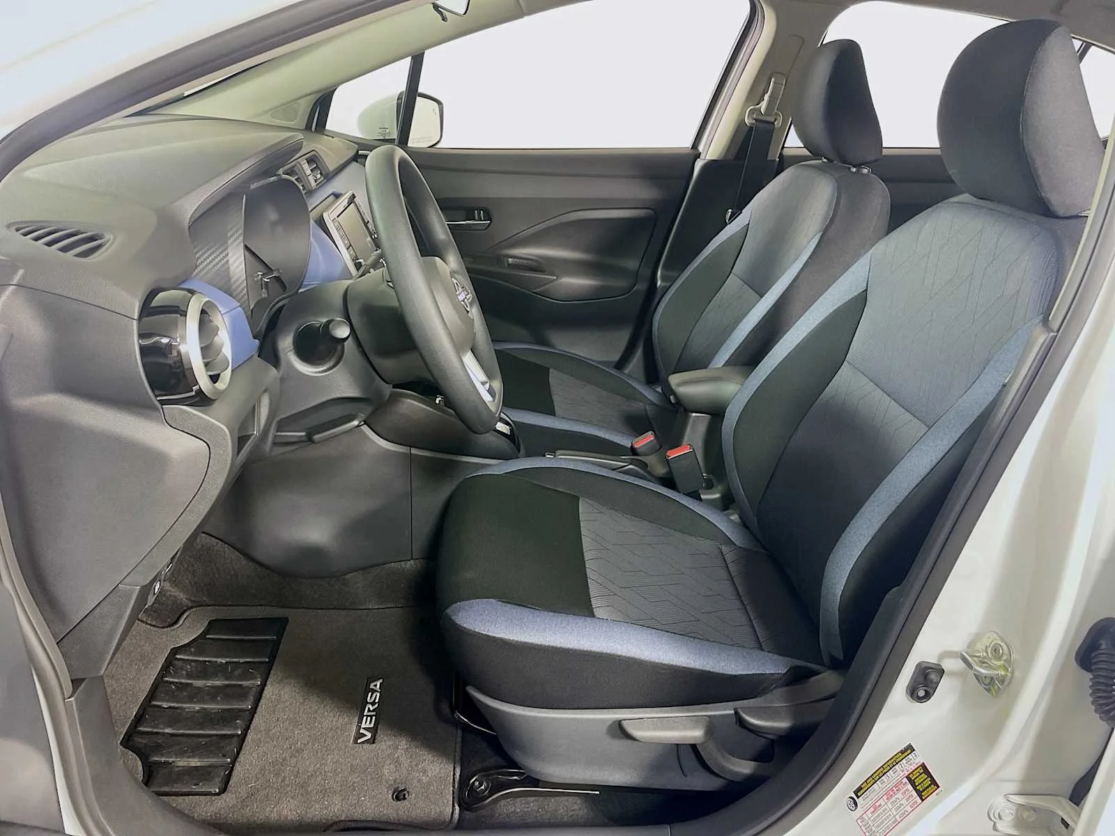 Used 2025 Aspen White Tricoat Nissan SV image 17