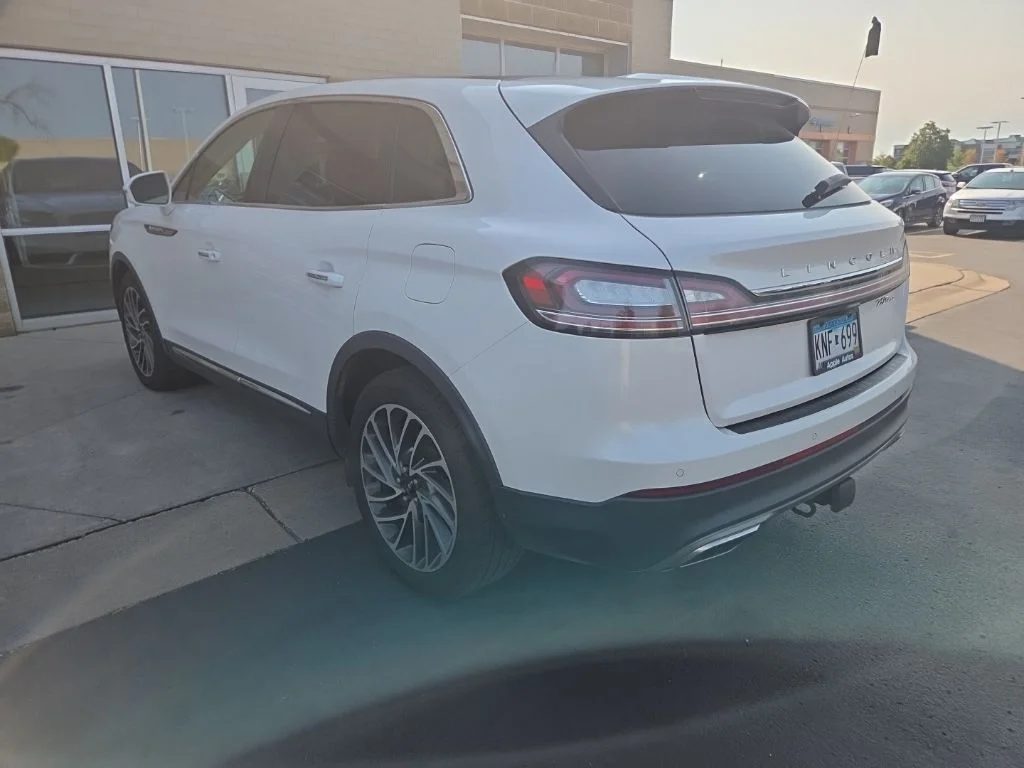Used 2019 White Lincoln Reserve image 4