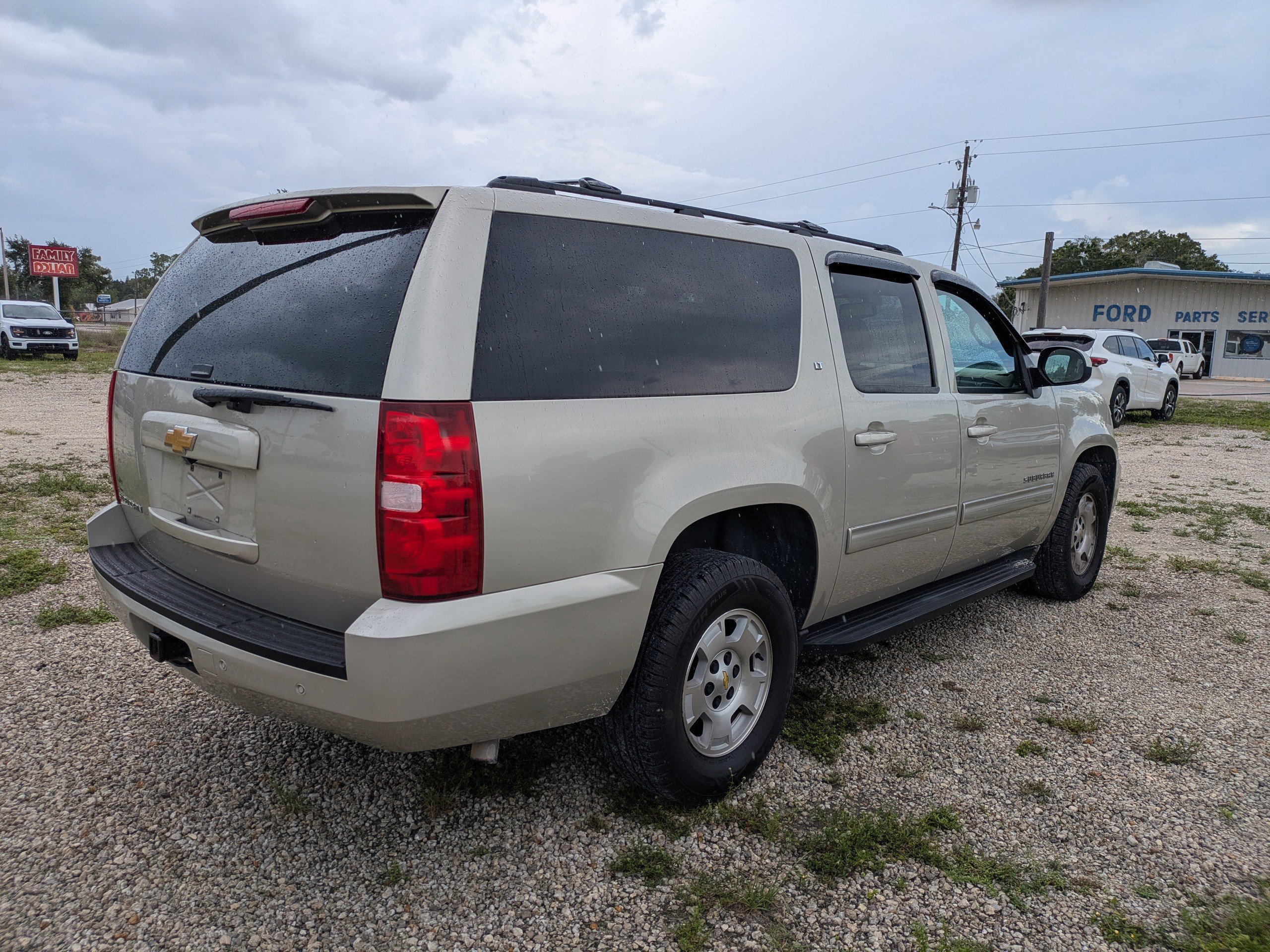Used 2014 Champagne Silver Metallic Chevrolet LT image 4