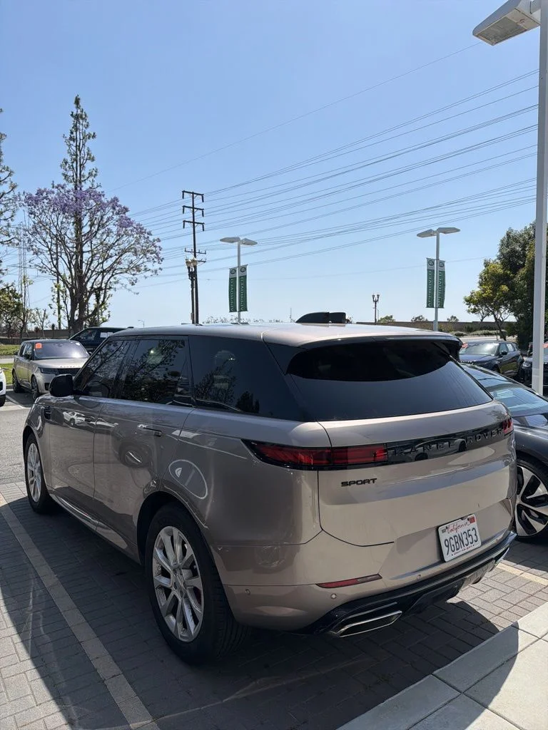 Certified Used 2023  Land Rover SE Dynamic image 3