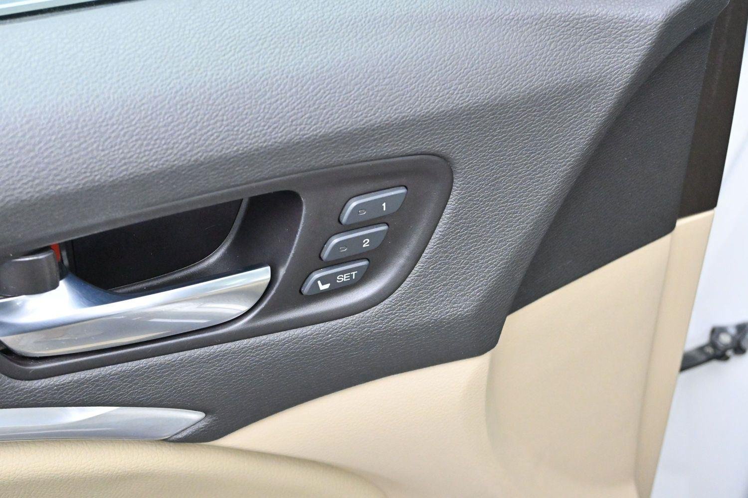 Used 2020 Platinum White Pearl Acura SH-AWD image 10