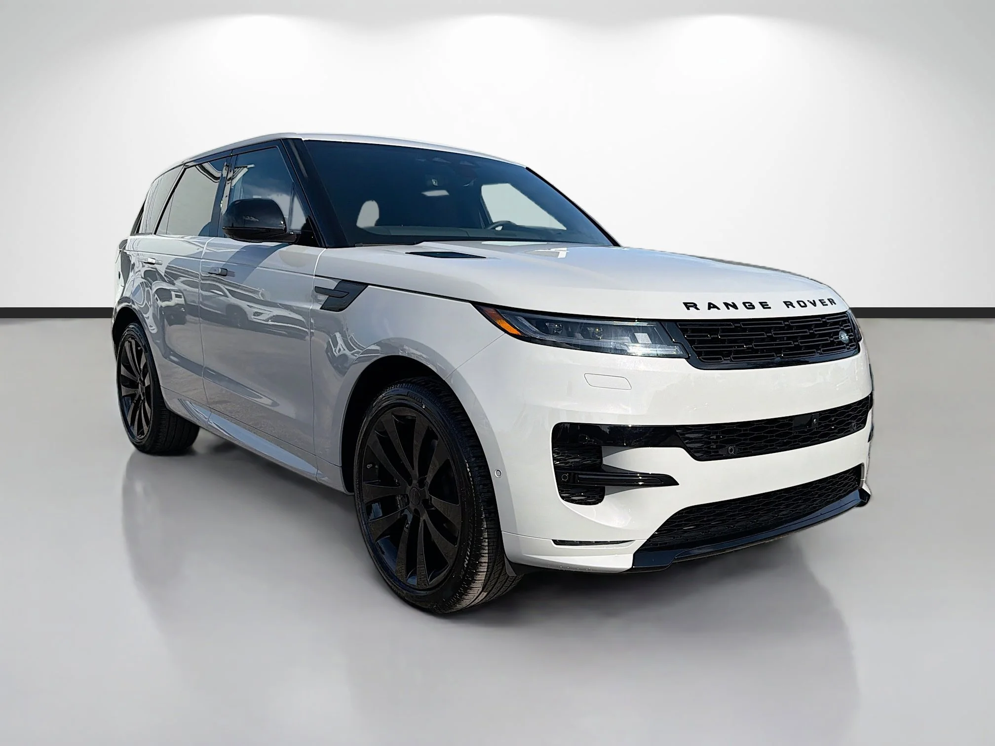 New 2026 Borasco Grey Metallic Land Rover Dynamic SE image 7