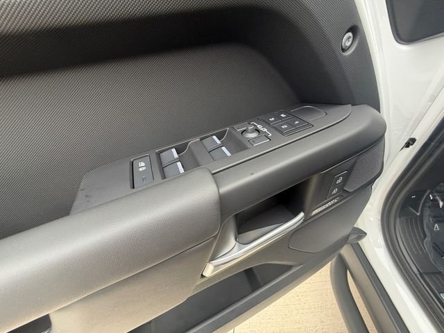 New 2026 Fuji White Land Rover X-Dynamic SE image 11