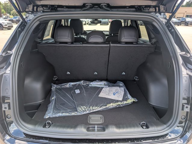 New 2026 Diamond Black Crystal Pearl-Coat Exterior Paint Jeep Latitude Altitude image 10