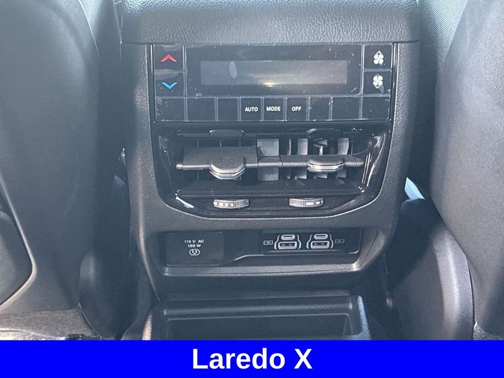 New 2025 Bright White Clear-Coat Exterior Paint Jeep Laredo image 11