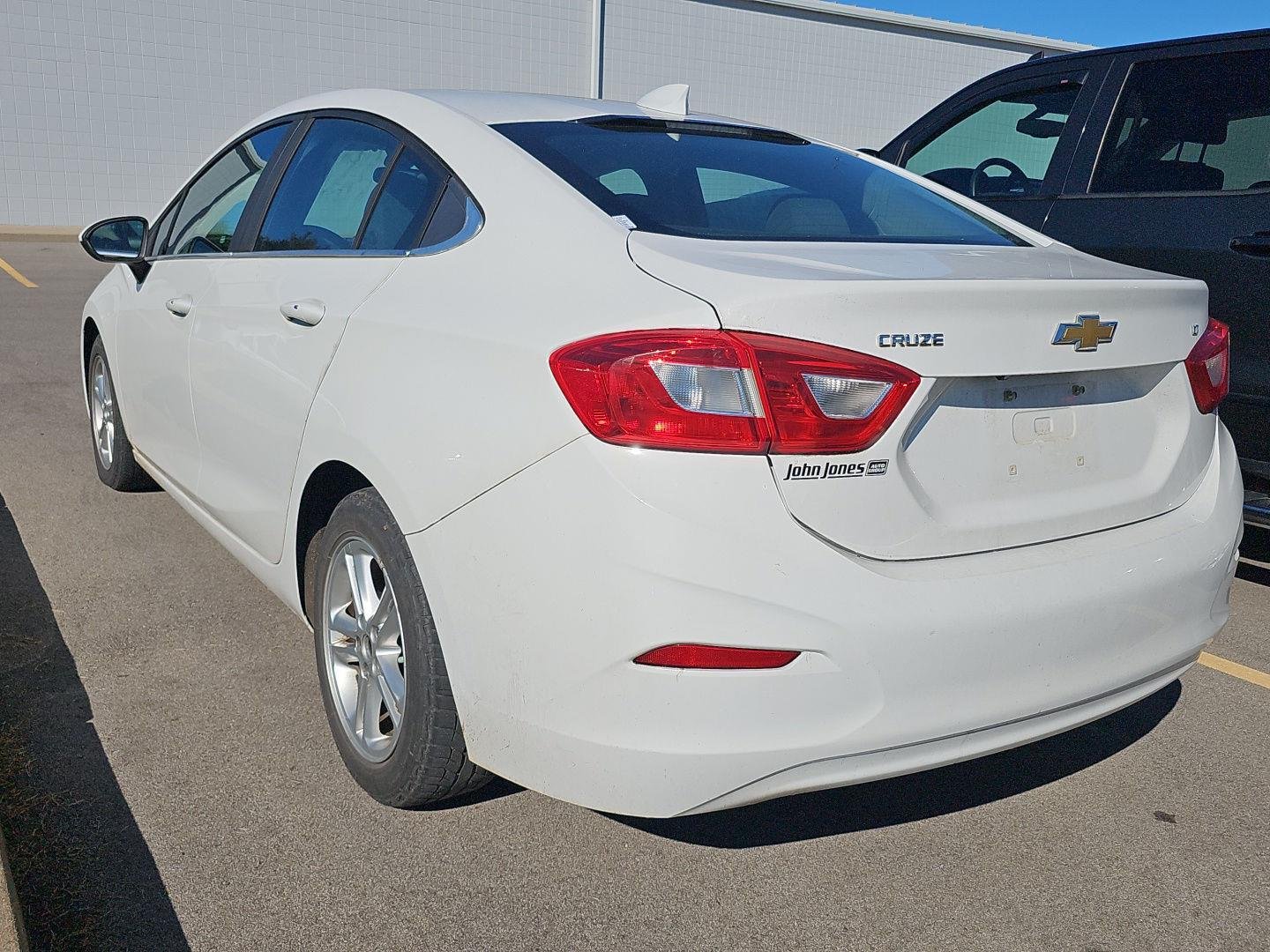 2017 Chevrolet Cruze LT photo 3