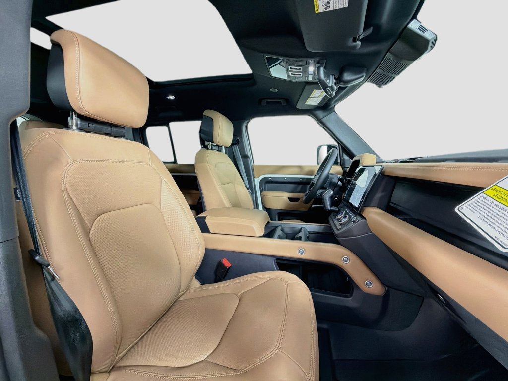 New 2026 Fuji White Land Rover X-Dynamic SE image 30