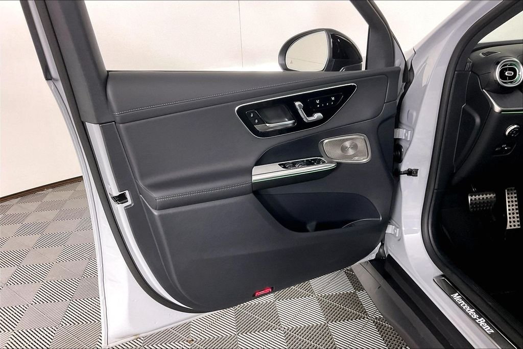 Used 2026 White Mercedes-Benz GLC 300 image 15