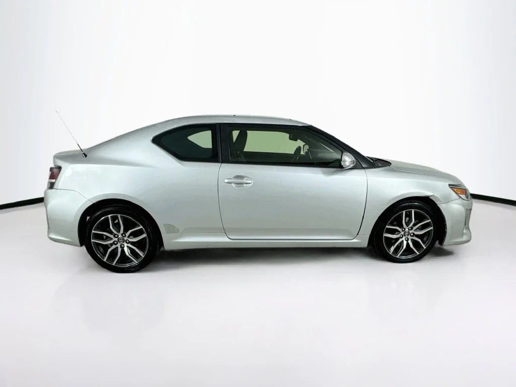 Used 2014 Classic Silver Metallic Scion Base image 8