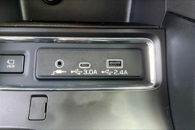 Used 2025 White Subaru Onyx Edition Touring image 18