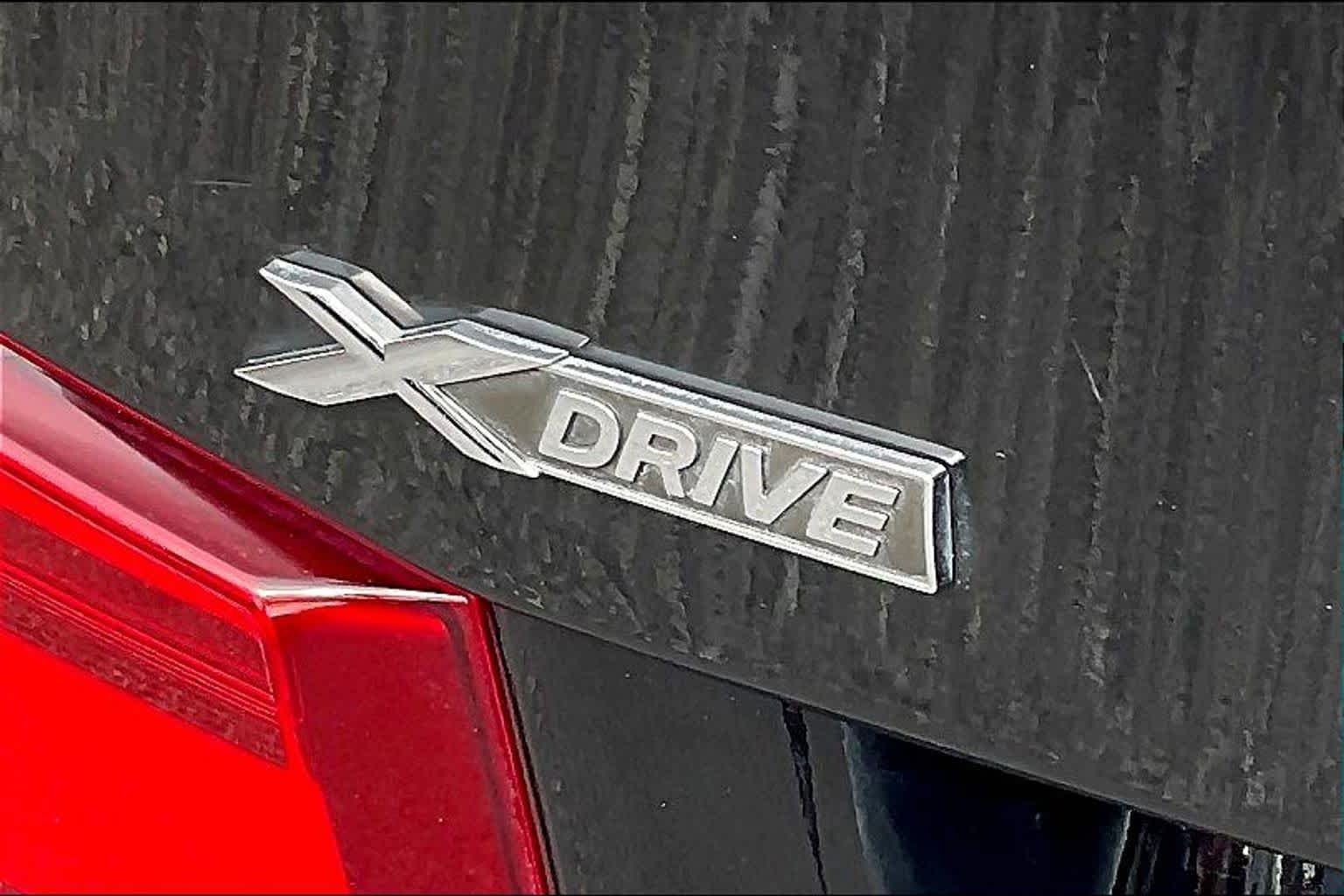 Used 2018 Jet Black BMW 330i xDrive image 9