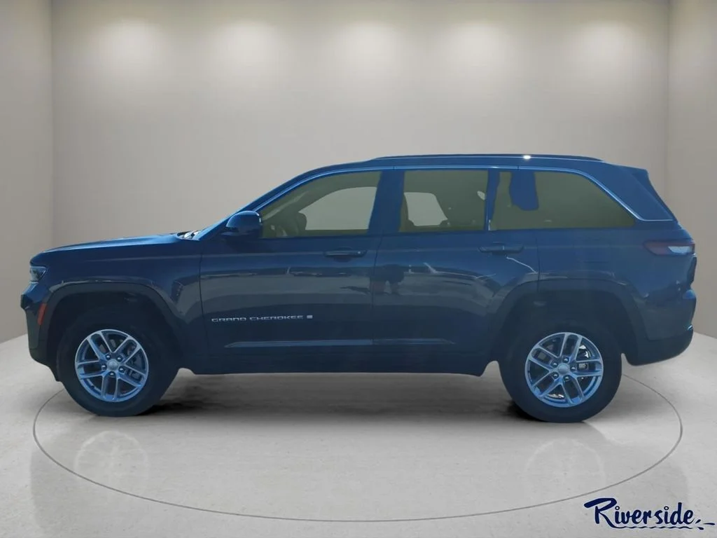 New 2025 Baltic Gray Metallic Clear-Coat Exterior Paint Jeep  image 3
