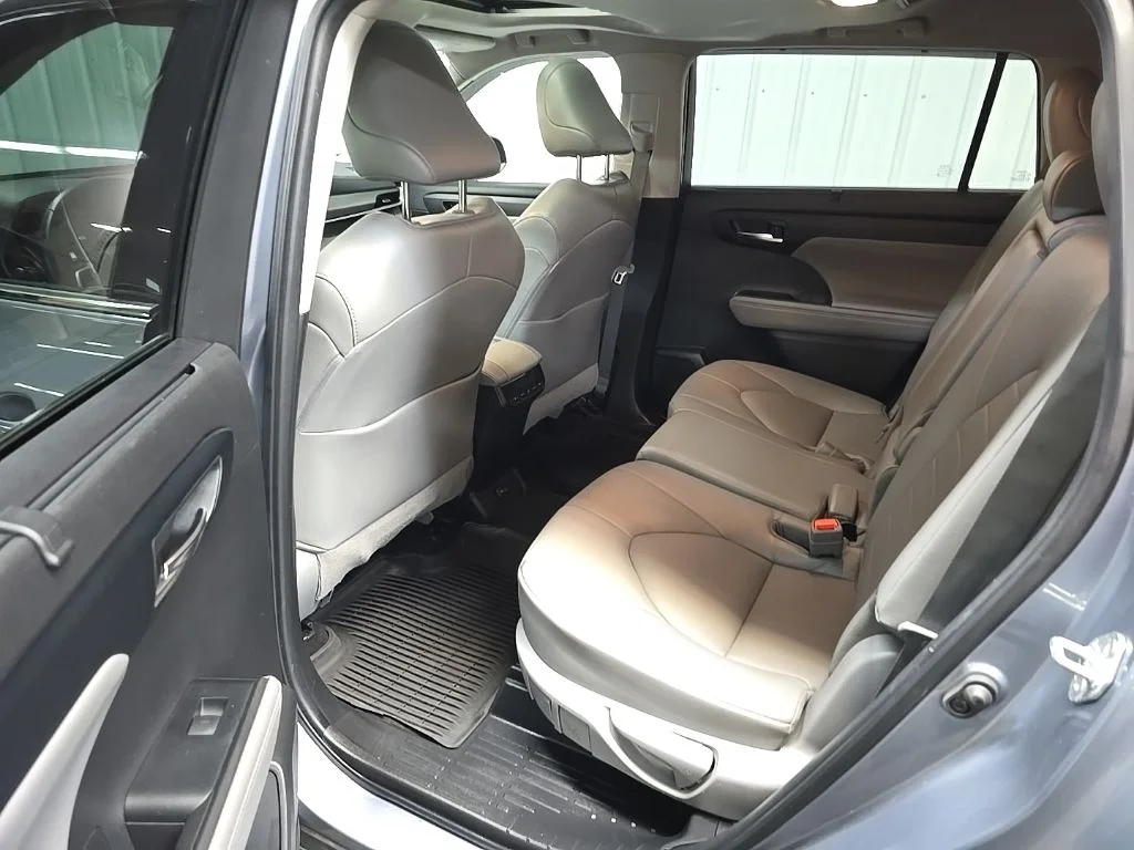 Used 2022 Blue Toyota XLE image 31