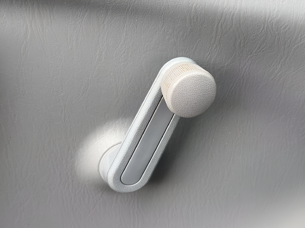 Used 2012 White Toyota Base image 18