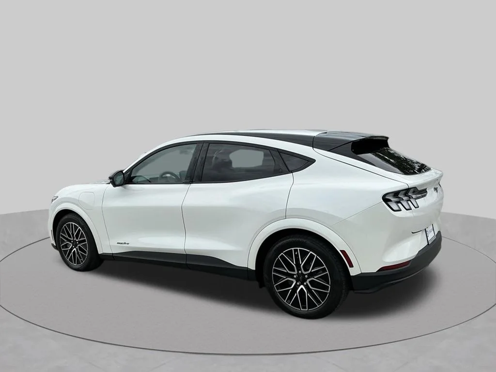 Used 2025 White Ford Premium image 6