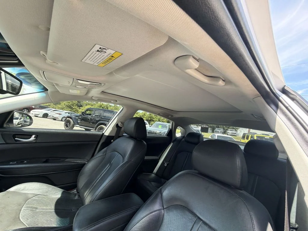 Used 2020 White Kia EX Premium image 22