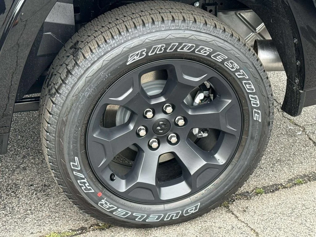 New 2026 Diamond Black Crystal Pearl-Coat Exterior Paint RAM Big Horn/Lone Star image 38