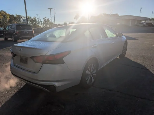 Used 2022 Silver Nissan 2.5 SV image 7